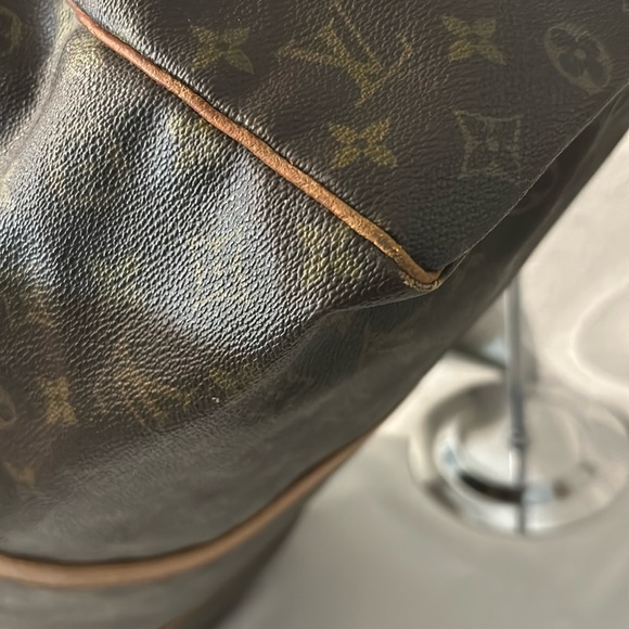 Louis Vuitton Monogram Keepall 50 - Picture 10 of 17